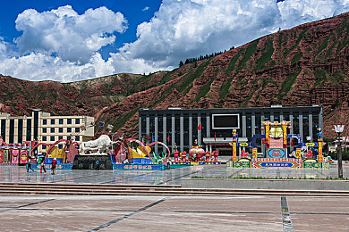 罚坐三角架尖尖可以坐一晚上吗:硬核驾驶模拟新作极限泊车,挑战单轮平衡八小时真实物理-3