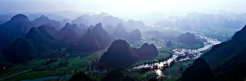 4438成人网:独立竞速新作引爆热议,赛博朋克都市上演极速狂飙-2