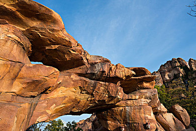 成人女同AV：霓虹之下的竞速羁绊，双人协同的公路心旅-2