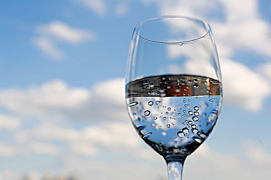 阿娇被揉得高潮下不了床小说：极速回响，霓虹街道中的情感驾驶叙事诗