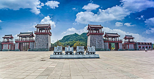 苏州粉色晶体：霓虹园林穿梭，未来水乡竞速，能量晶体点燃东方赛博都市-3