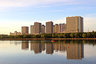 男女污秽软件：极速深渊，霓虹都市中的道德赛道抉择