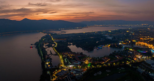 十大黄片软件：视觉增强插件全解析，让你的竞速游戏画面焕然一新