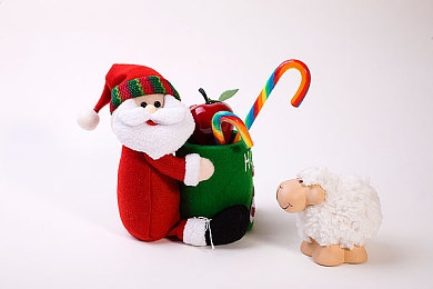 18 黄色软件：疾驰于数字天地的视觉烙印，一抹虚拟世界的速度宣言-3