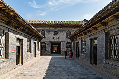 国一区二区三区：赛车游戏段位进阶全解析，顶尖玩家教你突破瓶颈-2