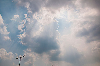 小黄猫传媒：当引擎轰鸣遇见头条热评，主编的赛车笔记本今日公开