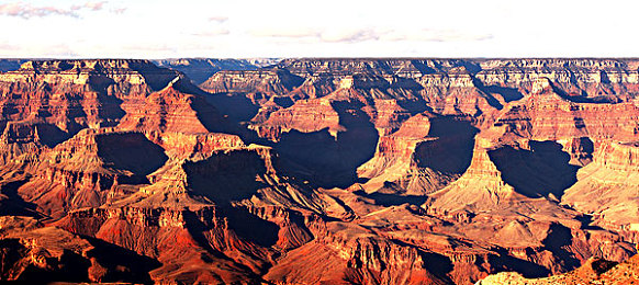 打扑克又疼又叫剧烈运动：卡牌竞速新游王牌狂飙上线，策略与狂飙的双重对决-3