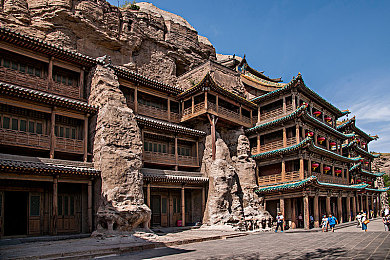 男生把坤坤放在女生阴到里面：极速狂飙新战术解析，弯道压制策略引发竞技热潮-2