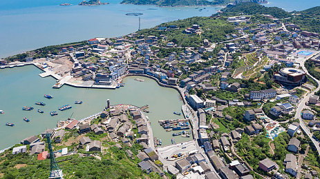 妈妈和小孩小马拉大车：单亲母亲与幼子，驾驶旧货车穿越广阔天地的温情运输之旅-2