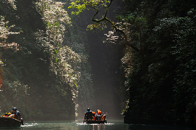 男女日逼软件:双人竞速新作上线,昼夜交替玩法重塑协作驾驶体验-2