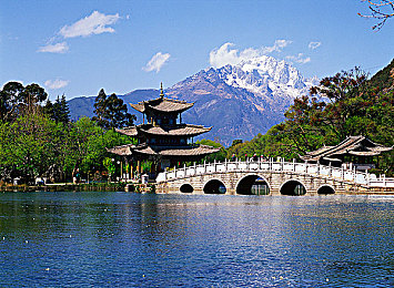 天美麻花果冻,麻花传苏蜜清歌:墨韵飞驰,幻境巡礼,国风竞速新纪元-2