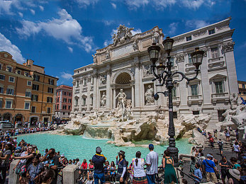 祖母六十路近相：在虚拟公路上，重拾驾驶的温度与风景-2