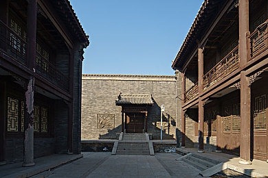 成人影片国产：风驰工作室新作极速魅影发布，国产超跑拟真驾驶体验迎来技术突破-2