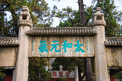 男生艹女生的软件：硬核竞速新作赛道女神上线，拟真驾驶与角色养成引爆玩家热情