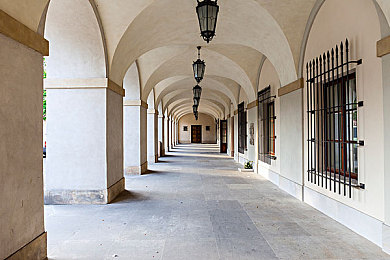 女生和男生一起相差差差：双人赛车新作今日发售，差异协同驾驶颠覆传统合作模式