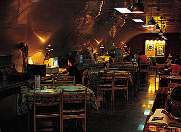 机机对机手机免费下载安装2023最新版：2023新游速递，当赛车化身机甲开启赛道激斗-3