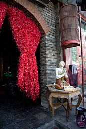 成人国产AV秘:国产赛车新作发布,沉浸式驾驶体验揭秘隐藏改装技巧-2