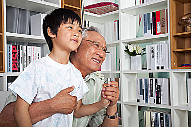 美女脱衣服app：竞速激情与个性装扮，解锁赛道上的时尚蜕变之旅-3