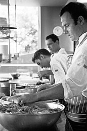 国产黄色视频乱伦：数字伦理迷局中的情感抉择与人性镜像-2