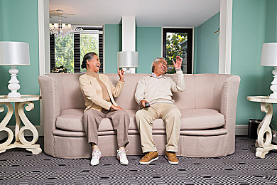 艳女TⅤ：极速狂飙引爆赛博直播，都市车手深陷财团操控迷局-2