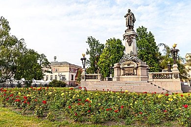 黄色软件下载华为3.0.3：极速梦想启航，未来赛车新作引爆科技竞速热潮-3