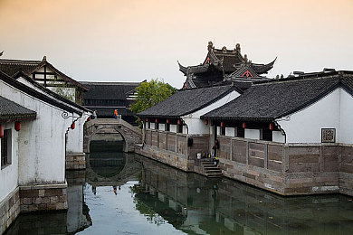 胡桃挤出白色汁液的解决方法：掌握火系主C精髓，低血高伤实战技巧全揭秘