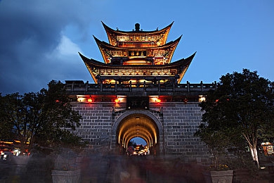 国产成人色：东方幻想竞速，水墨画卷随心跳跃的开放世界之旅