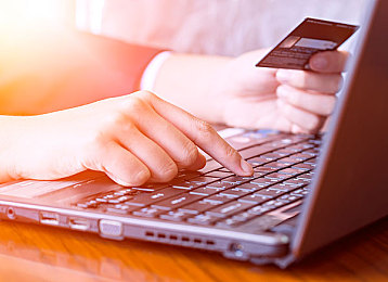 受虐狂 极端 奴役 折磨：硬核驾驶模拟新作上线，虚拟赛道上的苦修之旅如何令人欲罢不能