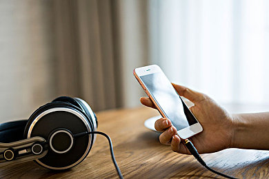 AV无需播放器：神经直连技术颠覆传统，沉浸式驾驶游戏开启感官新纪元