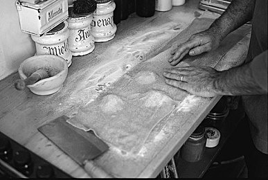 打扑克又叫又喊痛又不盖被子：极速狂飙，卡牌暗战，策略与失控的边缘独舞-2