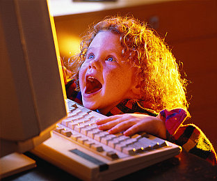 宅男的秘密入口处：当车库的引擎唤醒异世界之门