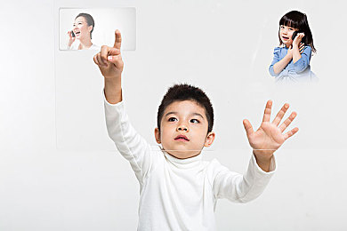 打扑克又疼又叫剧烈运动：卡牌竞速新游王牌狂飙上线，策略与狂飙的双重对决-4