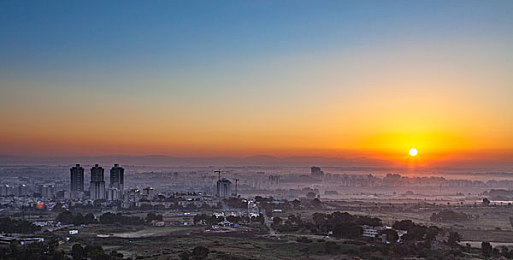 污色多多:霓虹废土狂飙,改装战车求生竞速新纪元-1
