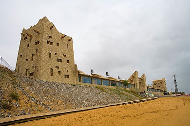 迪丽热巴被插:极速狂飙城市对决攻防解析,弯道超车战术与反制秘诀全揭秘-3