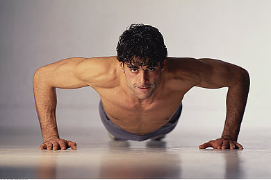 一个妈妈7字头强华驿的结局:47岁母亲为子苦练赛车,虚拟赛道夺冠修复亲情纽带-2