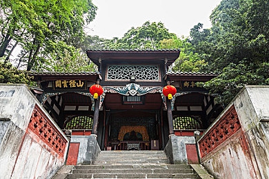 管鲍之交分拣中心茄子：极速分拣赛道，以团队信任赢得金色奖杯的竞速之旅-2