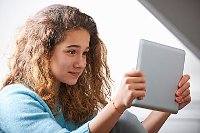 亭亭玉立国色天香:霓虹水墨间,御风巡游东方不夜城-2