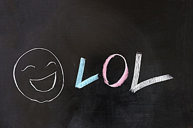 美人和男人打扑克又叫又疼软件：极速王牌革新竞速体验，动态卡牌策略点燃赛道对决-4