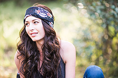 黄色APP3.3.0：揭秘赛博都市非法改装车竞速背后的数据阴谋与冒险攻略-3