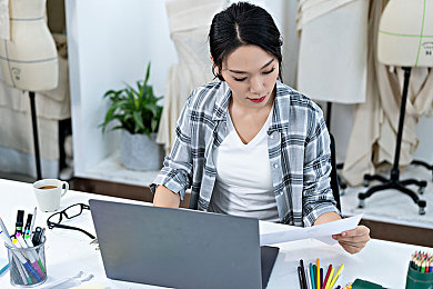 青年男同GayXXXX：在虚拟赛道自由驰骋，用色彩与速度定义独特自我-3