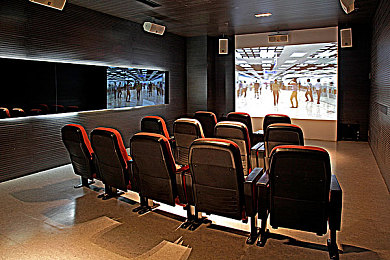 女人趴下脱了内裤光着打屁股：极速竞技场，败者滑稽秀，卡通赛车冒险之旅-4