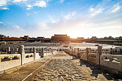 oppo黄色下载：霓虹峡谷疾驰，未来都市悬浮竞速之旅-4