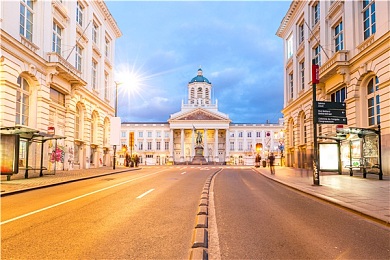 啊你TM别舔了：极限竞速玩家集体抗议，过弯依赖赛道护栏引发公平争议-3