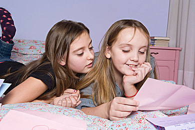 黄色软件大全2024：极速风暴，像素赛道上的黄金狂飙传奇