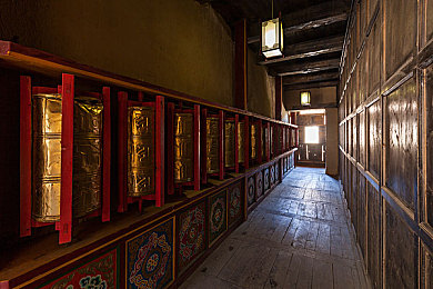 下载日逼软件：东京湾岸狂飙，硬核驾驶模拟挑战街头车神之路-2