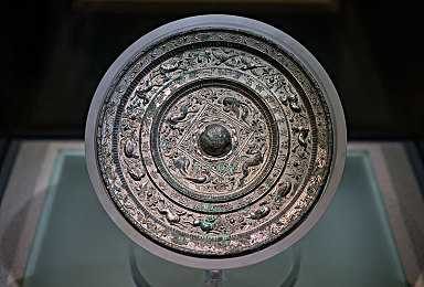 3.3.0免费OPPO版破解：极速幻想新章，霓虹赛道与专属座驾的限时盛宴-3