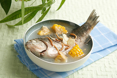 夫妻三人行老婆的心路历程：情感策略与极速抉择，赛车游戏中的三角平衡艺术-3