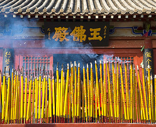 什么软件可以看美女不穿衣服内衣：《极速幻影：霓虹车姬》今日上线，涂装解构系统颠覆传统赛车美学-3