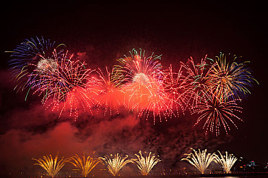 娇妻3p双龙好紧3p：双引擎竞速新作今日上线，深度解析协同驾驶决胜策略