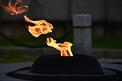 体育生gay自慰：轰鸣之心，钢铁躯壳下的独白与赛道-4